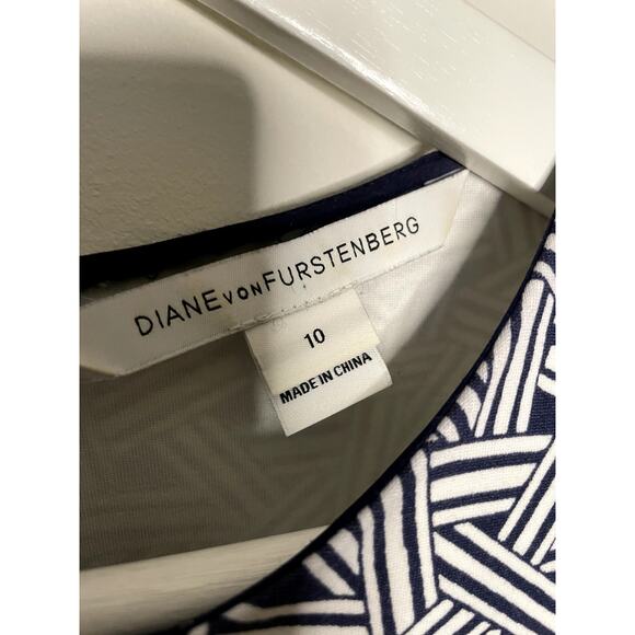 Diane Von Furstenburg "Regenna" White and Blue Print Sleeveless Dress SZ 10 - Picture 4 of 7